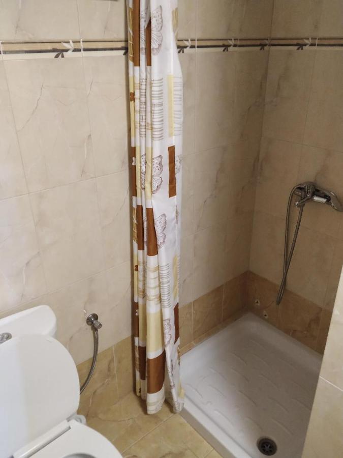Lions 2 Studios & Apartments, Poros Island. 포로스타운 외부 사진
