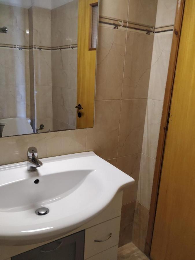 Lions 2 Studios & Apartments, Poros Island. 포로스타운 외부 사진
