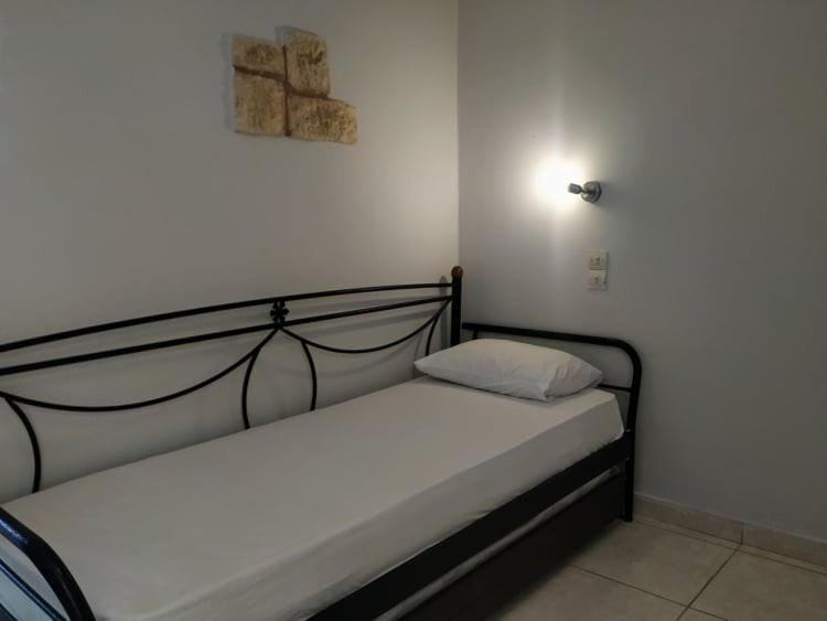 Lions 2 Studios & Apartments, Poros Island. 포로스타운 외부 사진
