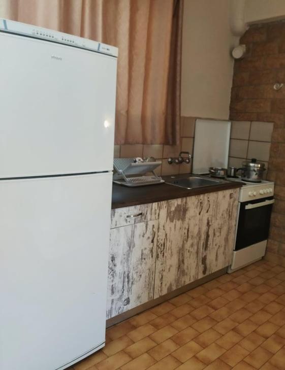 Lions 2 Studios & Apartments, Poros Island. 포로스타운 외부 사진
