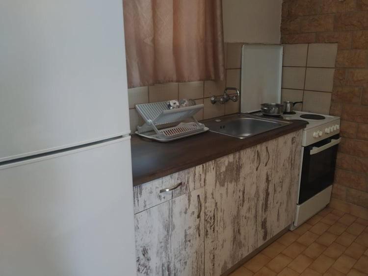 Lions 2 Studios & Apartments, Poros Island. 포로스타운 외부 사진