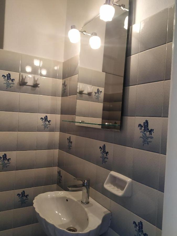 Lions 2 Studios & Apartments, Poros Island. 포로스타운 외부 사진