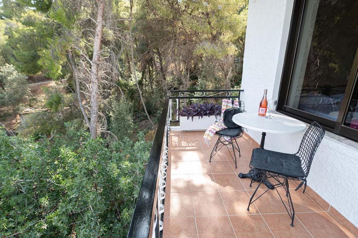 Lions 2 Studios & Apartments, Poros Island. 포로스타운 외부 사진