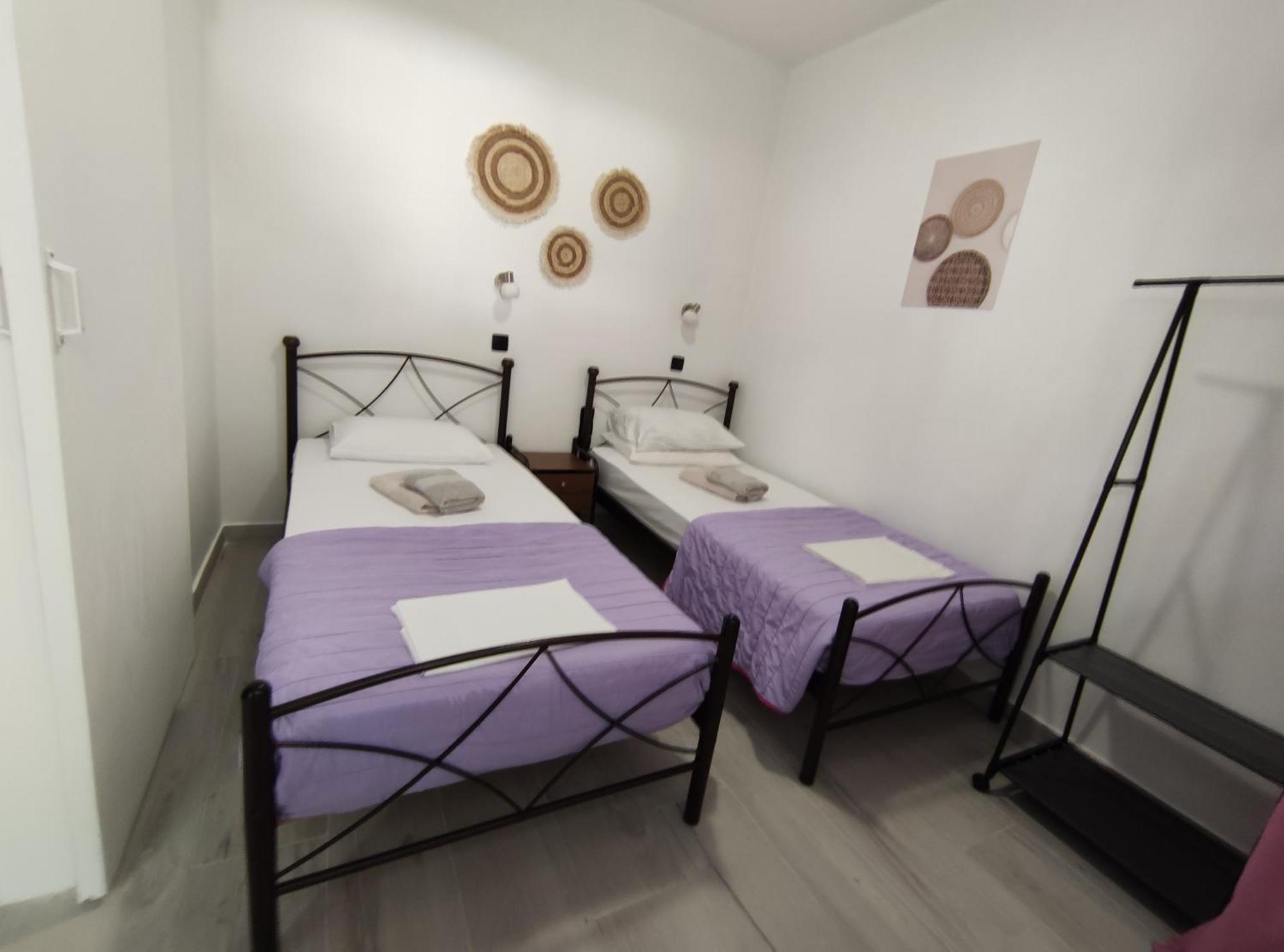Lions 2 Studios & Apartments, Poros Island. 포로스타운 외부 사진