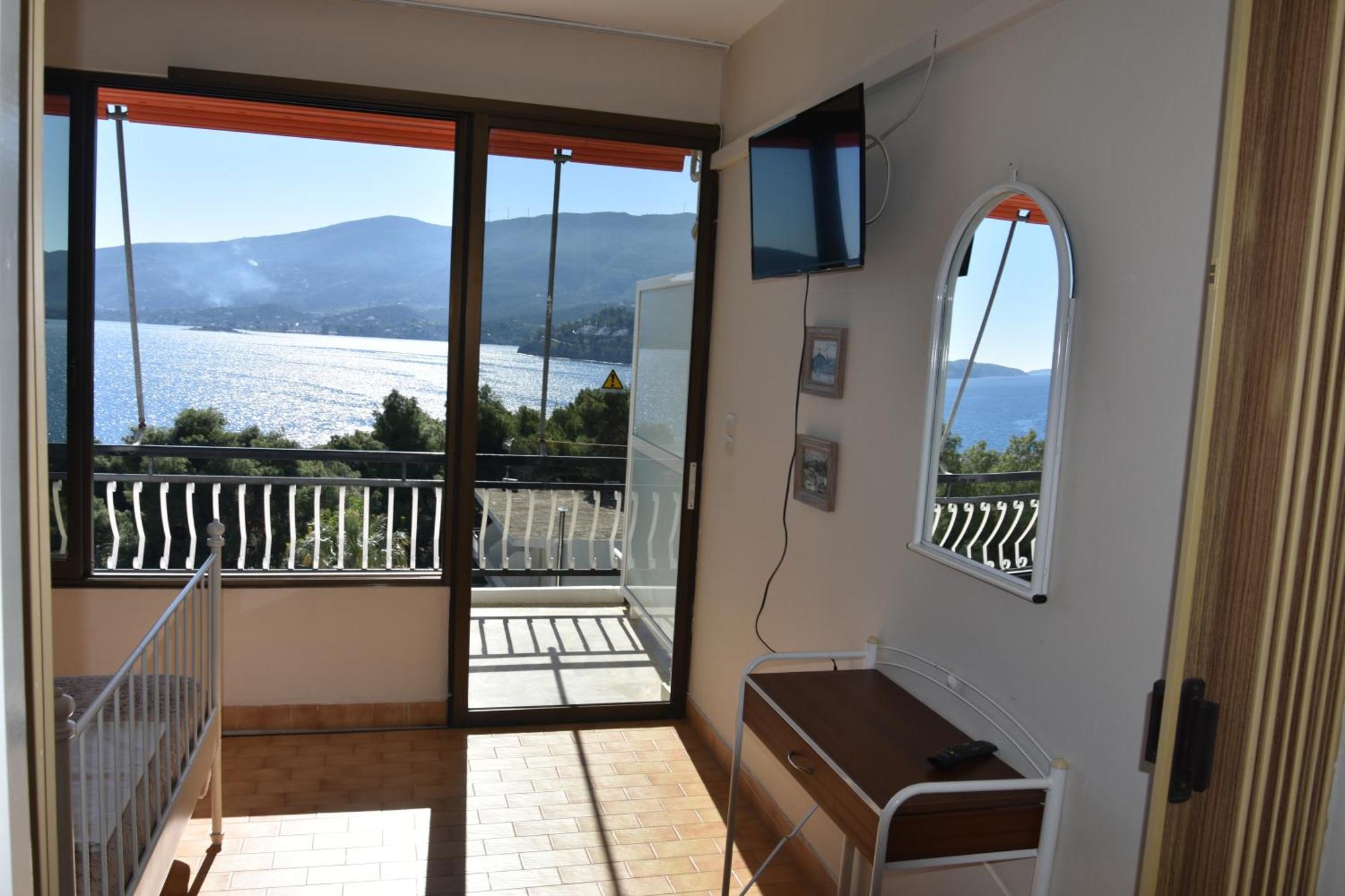 Lions 2 Studios & Apartments, Poros Island. 포로스타운 외부 사진
