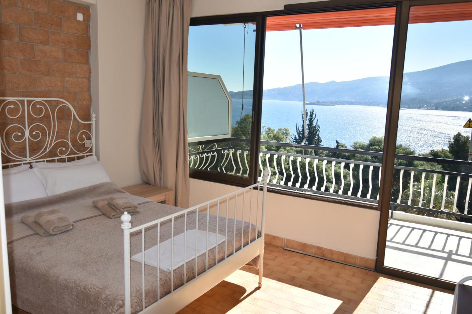 Lions 2 Studios & Apartments, Poros Island. 포로스타운 외부 사진