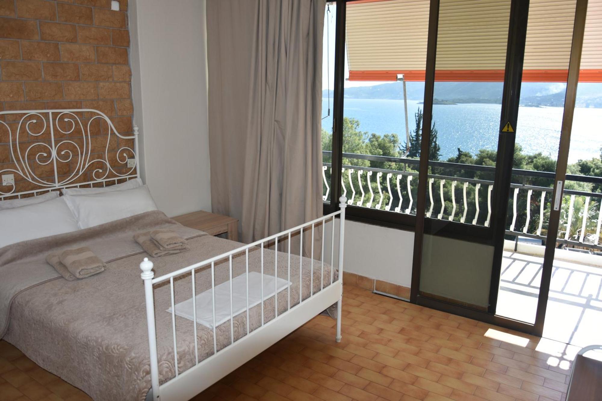 Lions 2 Studios & Apartments, Poros Island. 포로스타운 외부 사진