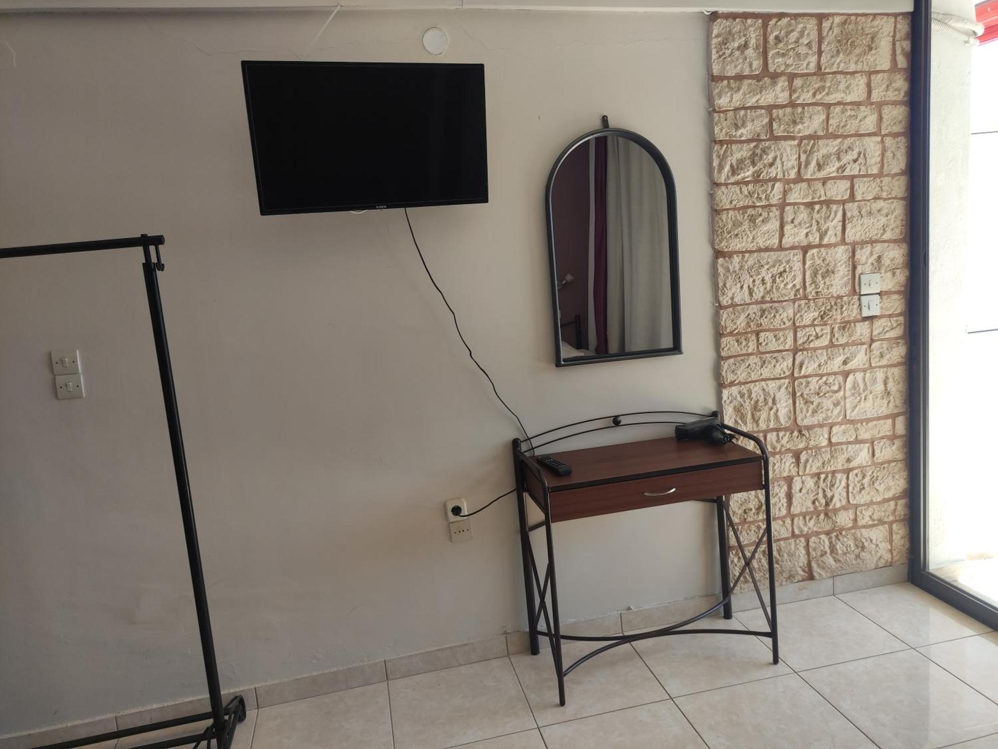Lions 2 Studios & Apartments, Poros Island. 포로스타운 외부 사진