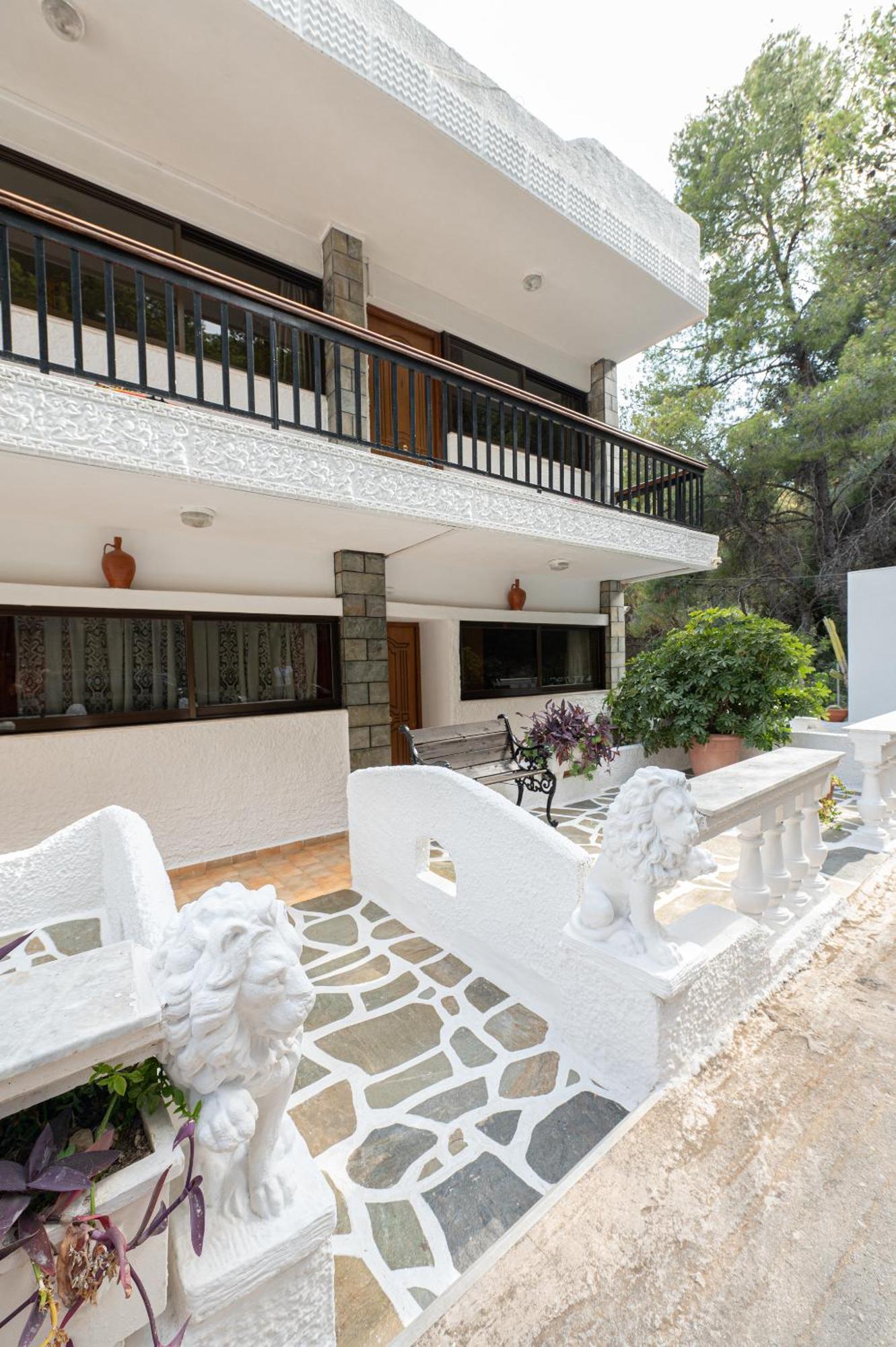 Lions 2 Studios & Apartments, Poros Island. 포로스타운 외부 사진
