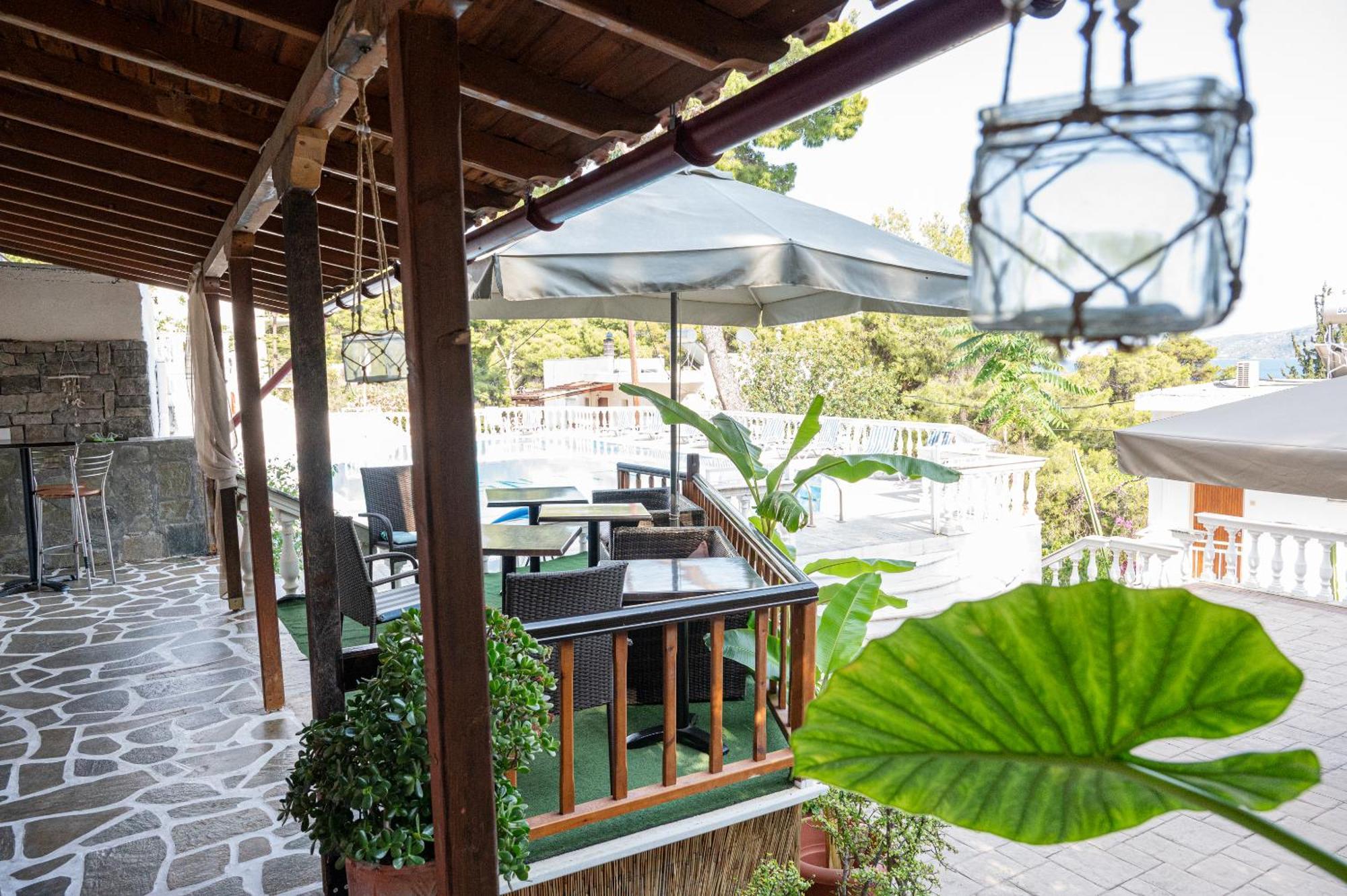 Lions 2 Studios & Apartments, Poros Island. 포로스타운 외부 사진