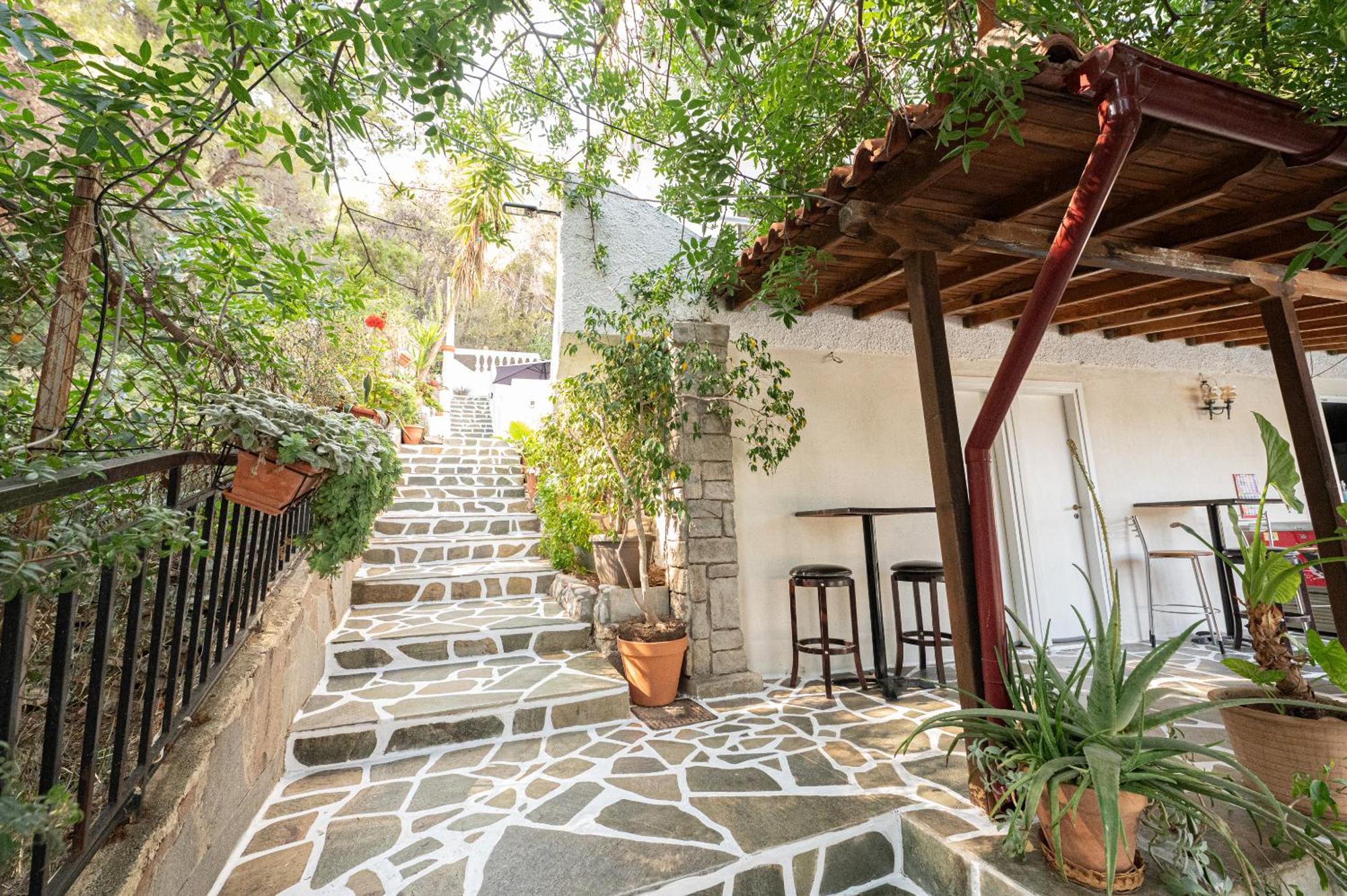 Lions 2 Studios & Apartments, Poros Island. 포로스타운 외부 사진