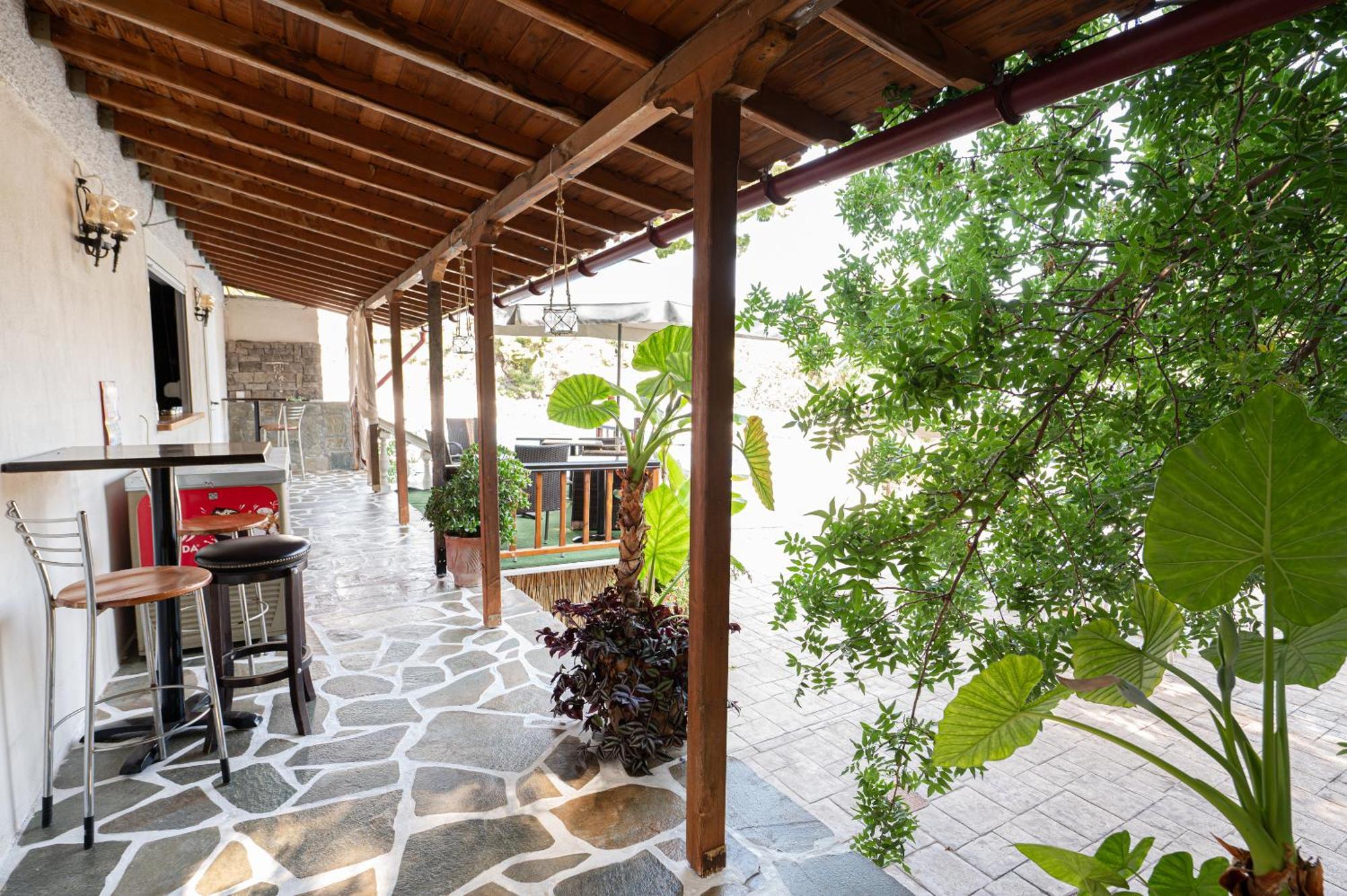 Lions 2 Studios & Apartments, Poros Island. 포로스타운 외부 사진