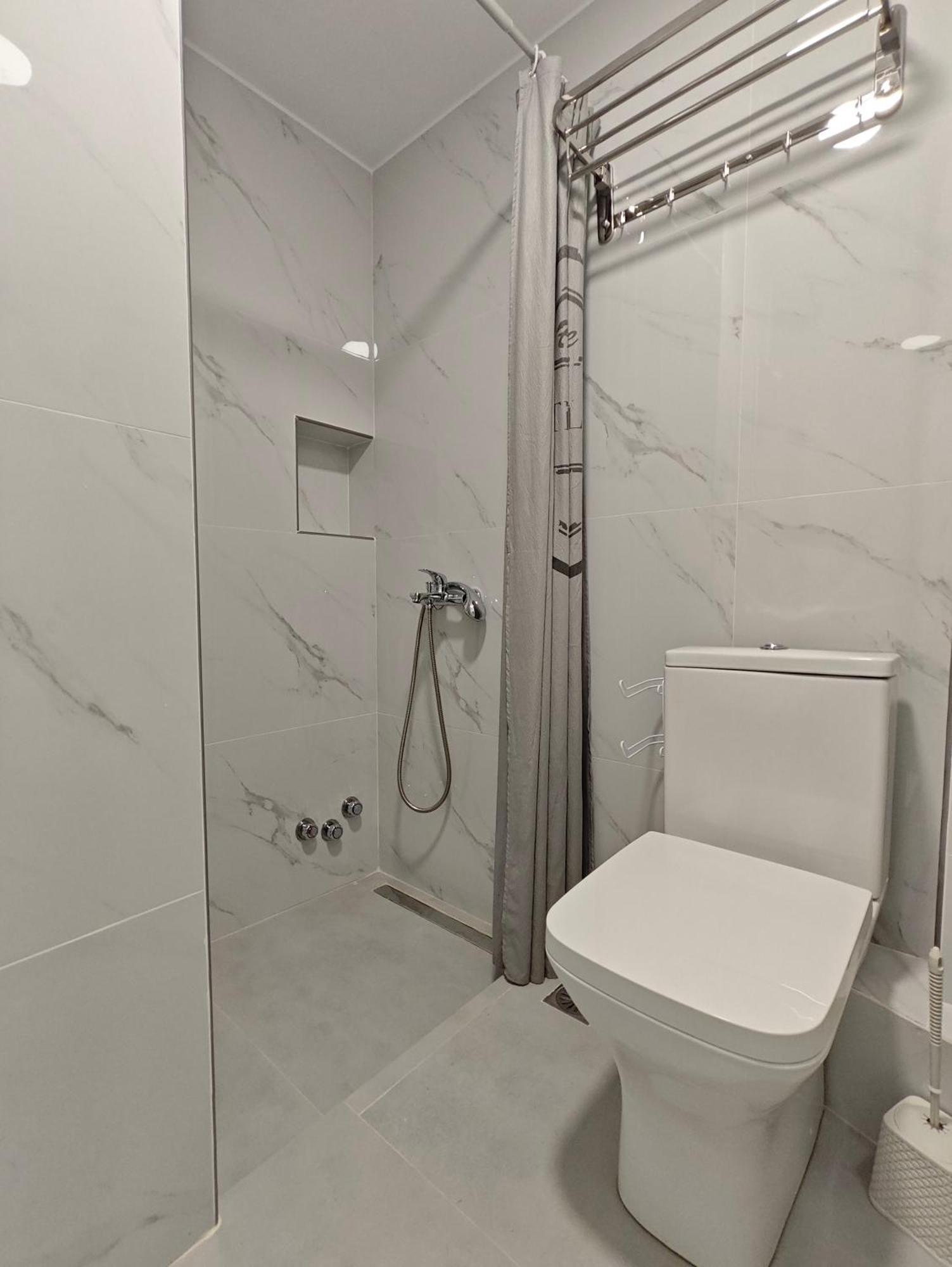 Lions 2 Studios & Apartments, Poros Island. 포로스타운 외부 사진