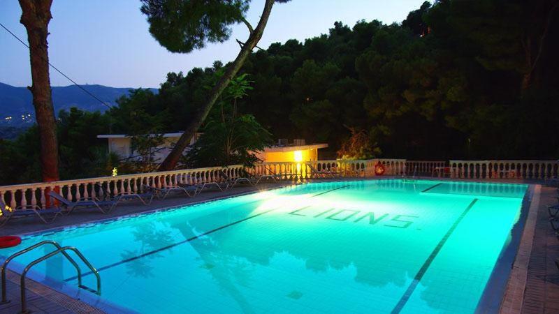 Lions 2 Studios & Apartments, Poros Island. 포로스타운 외부 사진