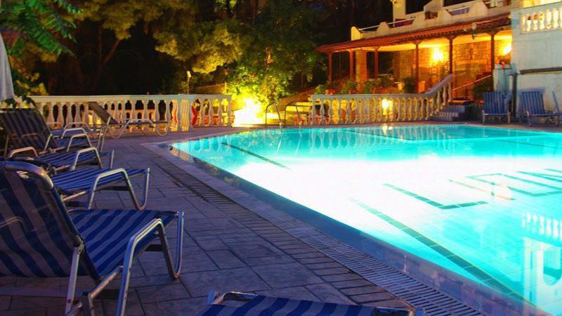 Lions 2 Studios & Apartments, Poros Island. 포로스타운 외부 사진